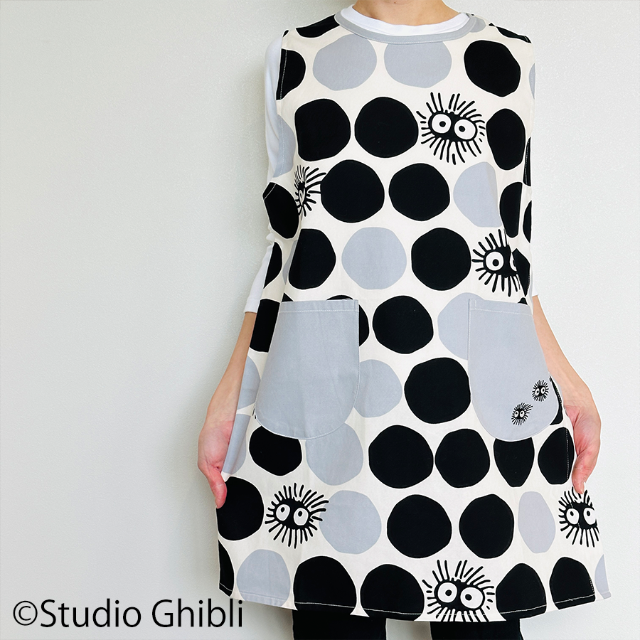 ジブリ となりのトトロ まっくろくろすけ | 保育士エプロンの専門店 sonoa.
