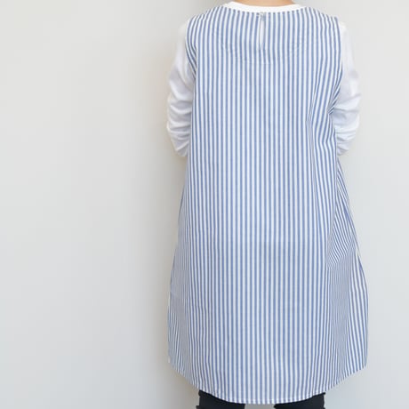 2024新作 【VivresaVie】フラワー刺繍チュニック（ブルー） M-L 保育士エプロン かぶりタイプ