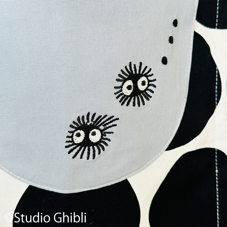 まっくろくろすけ ジブリ となりのトトロ まっくろくろすけ | 保育士エプロンの専門店