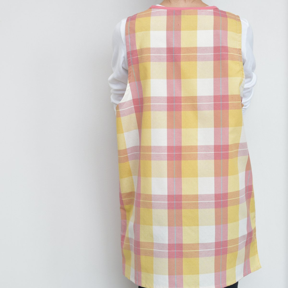 lemon　保育士エプロン　エプロン 2024秋冬新作 【おてんばママ】レモンうさぎキッチン（ピンク） M-L