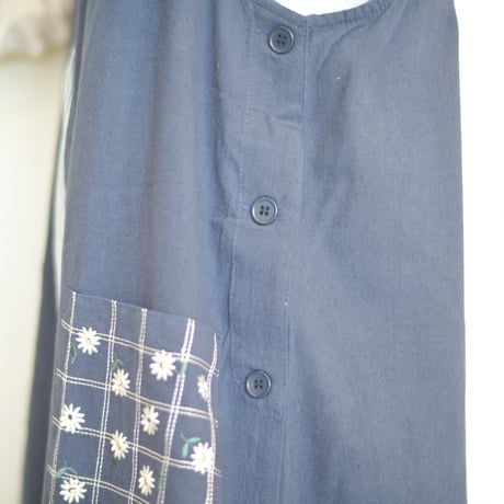 2024新作 【VivresaVie】小花刺繍チュニック（ブルー） M-L 保育士エプロン サイドボタン