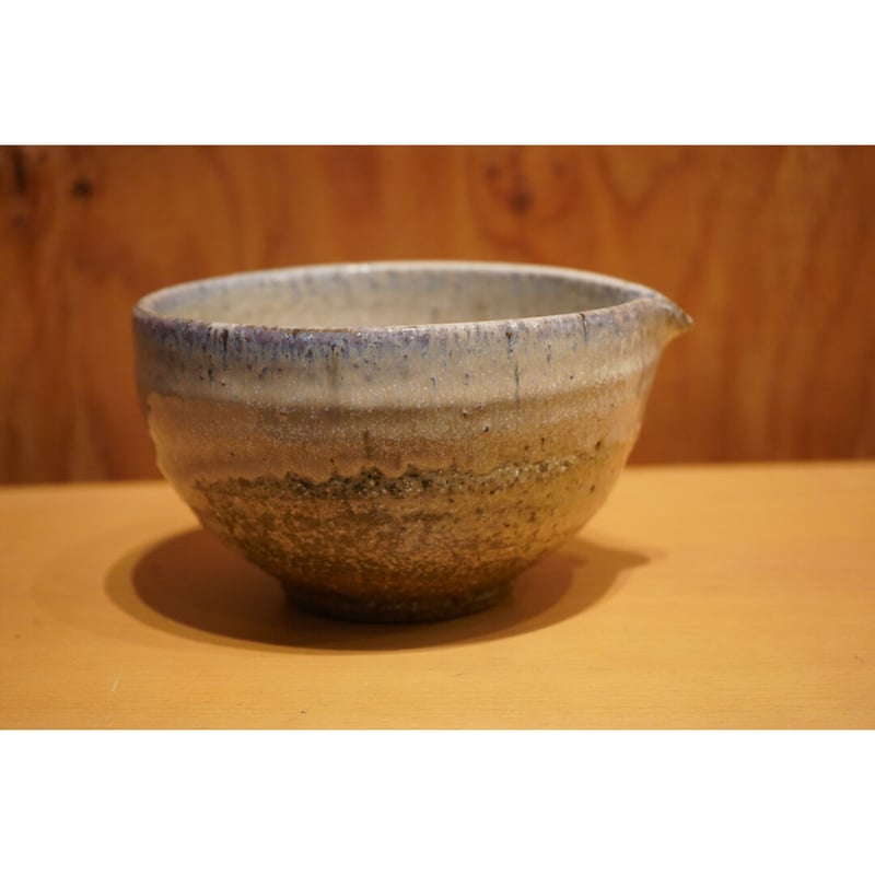 余宮隆 白濁釉 片口深鉢 | Alocasia ONLINE STORE
