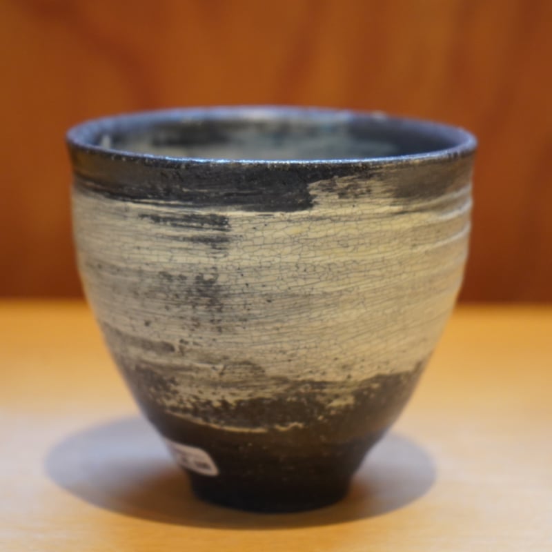 尾形アツシ 3 黒地刷小湯呑 B | Alocasia ONLINE STORE