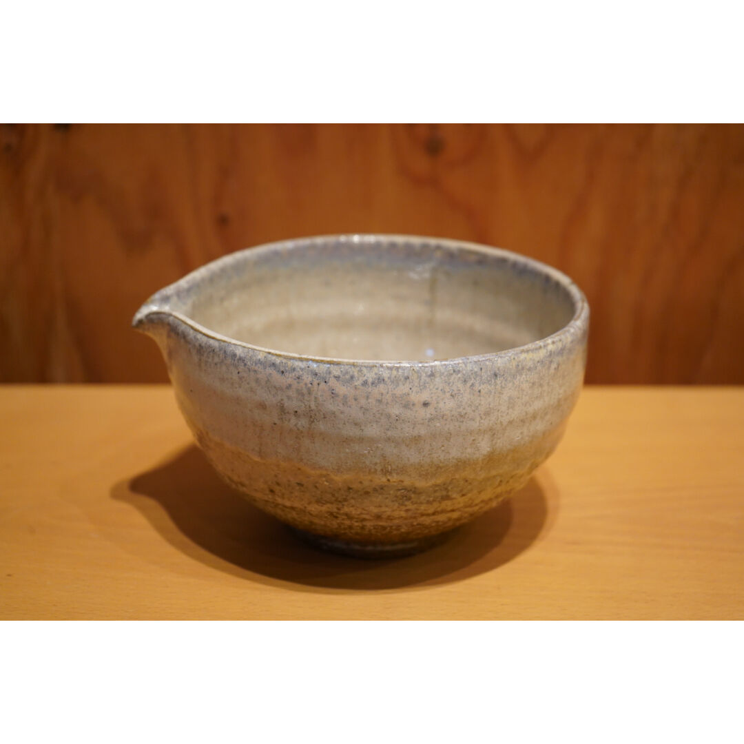 余宮隆 白濁釉 片口深鉢 | Alocasia ONLINE STORE