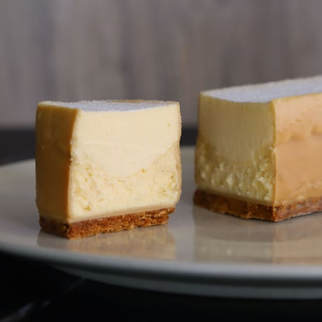 チーズバターサンド３個（プレーン１個・ストロベリー１個・ショコラ１個）＋kuchidokeチーズテリーヌ（２本）セット