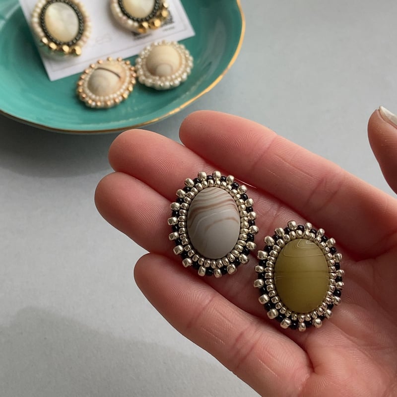 【専用】ビーズ刺繍ピアス　アクアカボションにアンティークブルーゴールドリボン 1421.ビーズ刺繍 インド刺繍リボン ピアス イヤリング