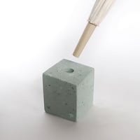 h+オリジナル｜笏谷石かさたて