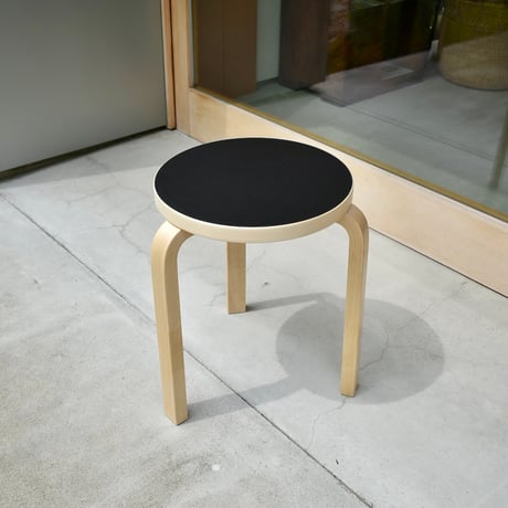 スツール60｜Alvar Aalto｜ブラックリノリウム
