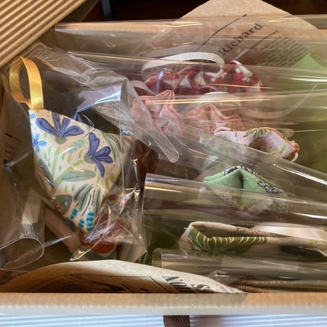 2309-106 ミニストラップサシェ 香り袋 かわいい小花柄⑬ 森の木の実 紫 2309-106 ミニストラップサシェ 香り袋 かわいい小花柄⑬ 森の