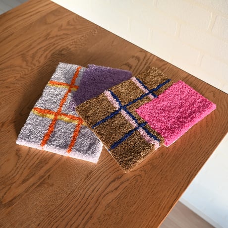 checkered rug (purple)