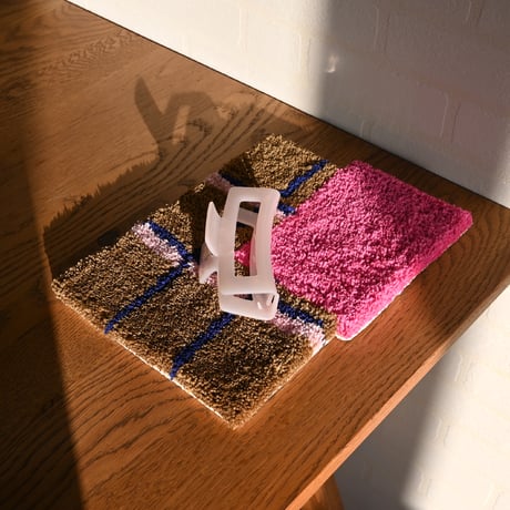 checkered rug (pink)