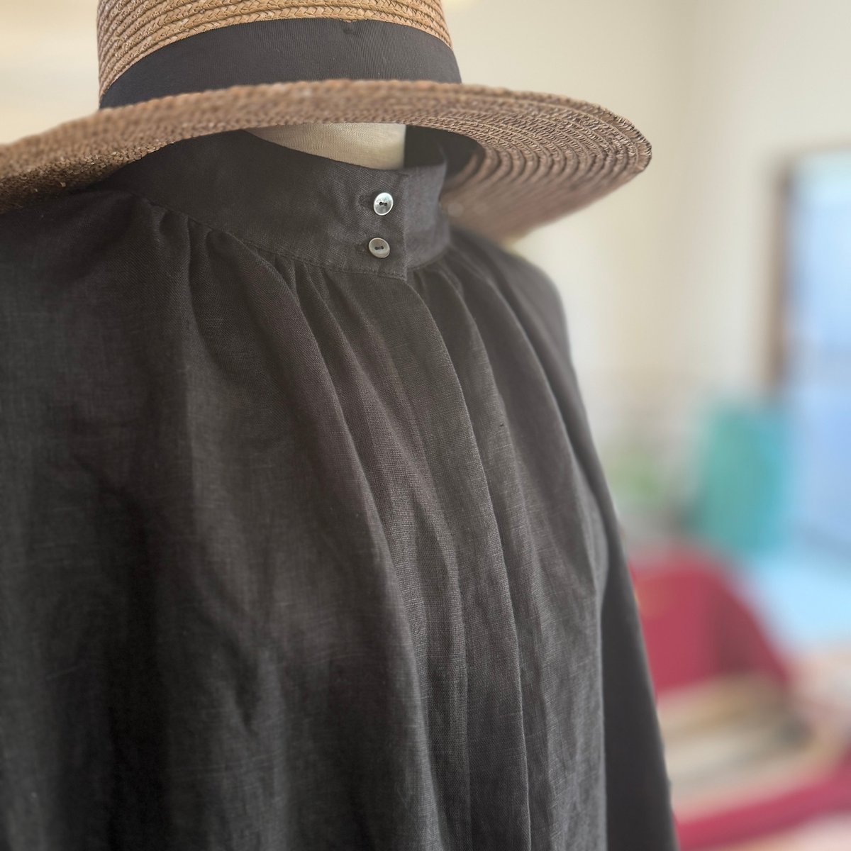 ノーブルスタンドギャザーブラウス（ブラック） | miharashi factory