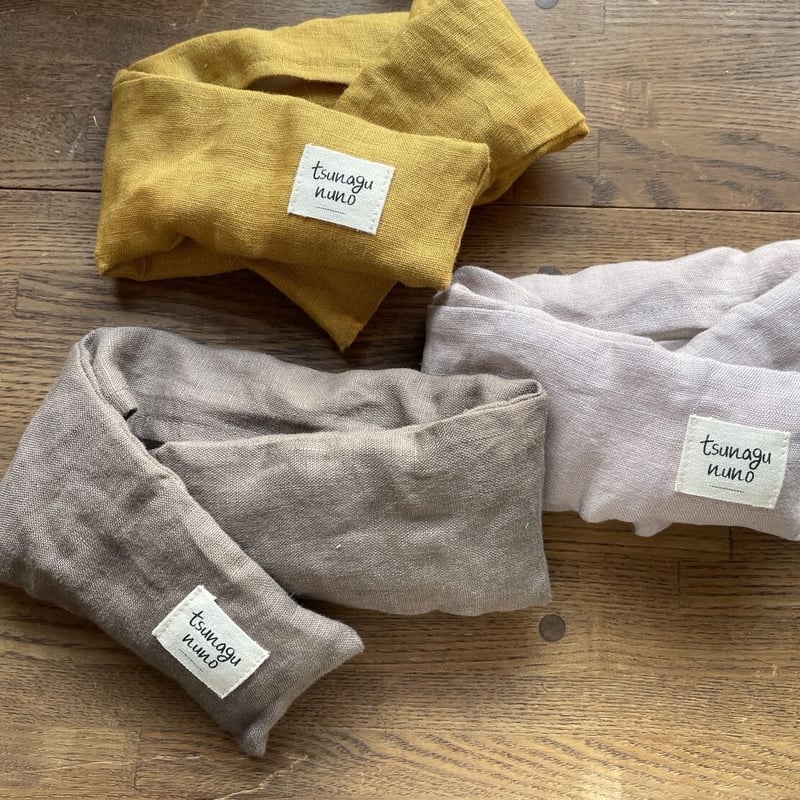 手刺繍入あずき/小豆のアイピロー【はりねずみ君と青い花束】 小豆