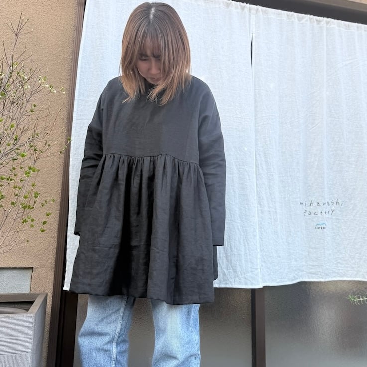 ギャザー切り替えクルーネックブラウス | miharashi factory curaso