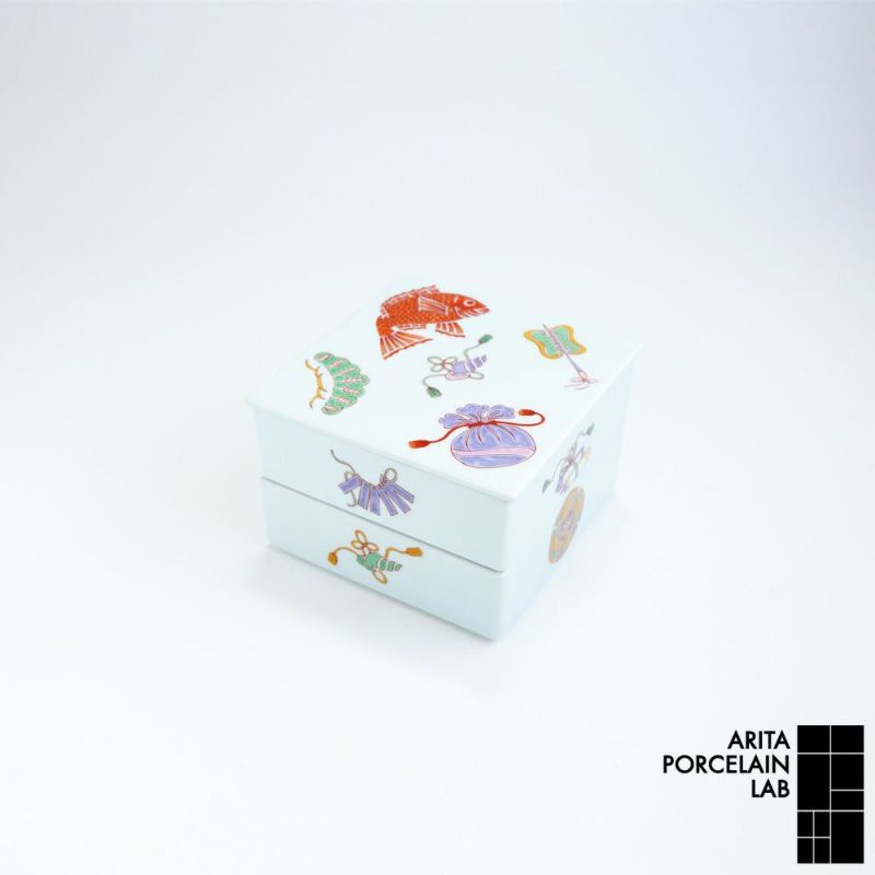 新弥左ヱ門 二段重 宝づくし 化粧箱入【ARITA PORCELAIN LAB
