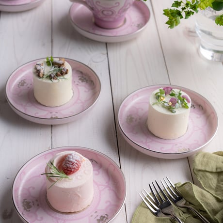 JAPAN CHERRY 銘々皿 古伊万里草花紋【ARITA PORCELAIN LAB（アリタポーセリンラボ）】