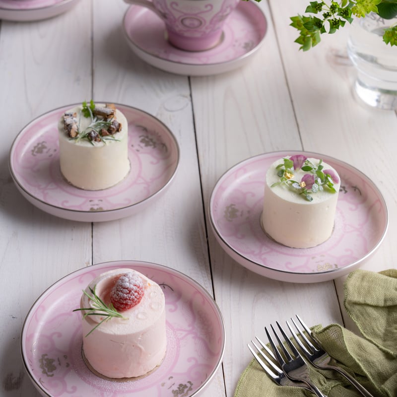 JAPAN CHERRY 銘々皿 古伊万里草花紋【ARITA PORCELAIN LAB（アリ
