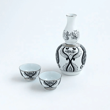 JAPAN SNOW 徳利1、盃2セット プラチナ 古伊万里草花紋 化粧箱入【ARITA PORCELAIN LAB（アリタポーセリンラボ）】