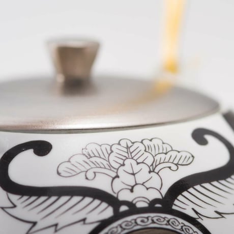 JAPAN SNOW ティ－ポット 古伊万里草花紋 ※全６色【ARITA PORCELAIN LAB（アリタポーセリンラボ）】