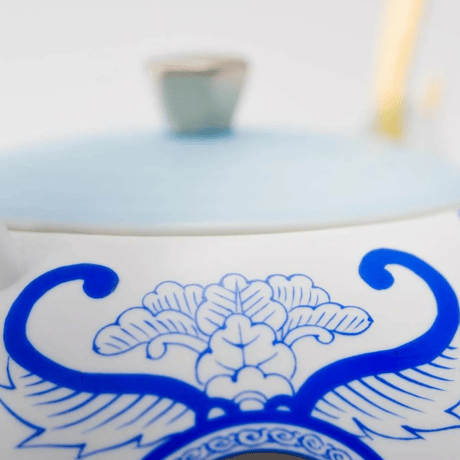 JAPAN SNOW ティ－ポット 古伊万里草花紋 ※全６色【ARITA PORCELAIN LAB（アリタポーセリンラボ）】