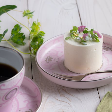 JAPAN CHERRY 銘々皿 古伊万里草花紋【ARITA PORCELAIN LAB（アリタポーセリンラボ）】