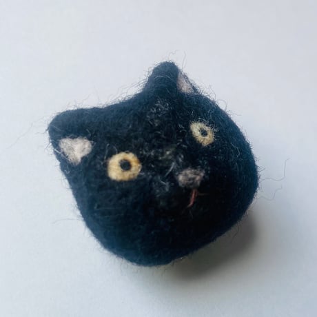 羊毛の猫ちゃんブローチ【黒猫】