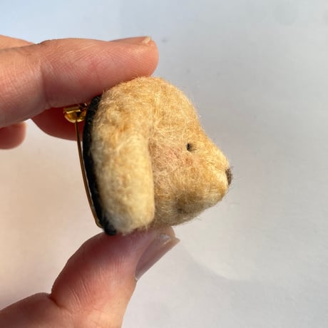 わんちゃんのブローチ 【ゴールデンレトリバーのこども】