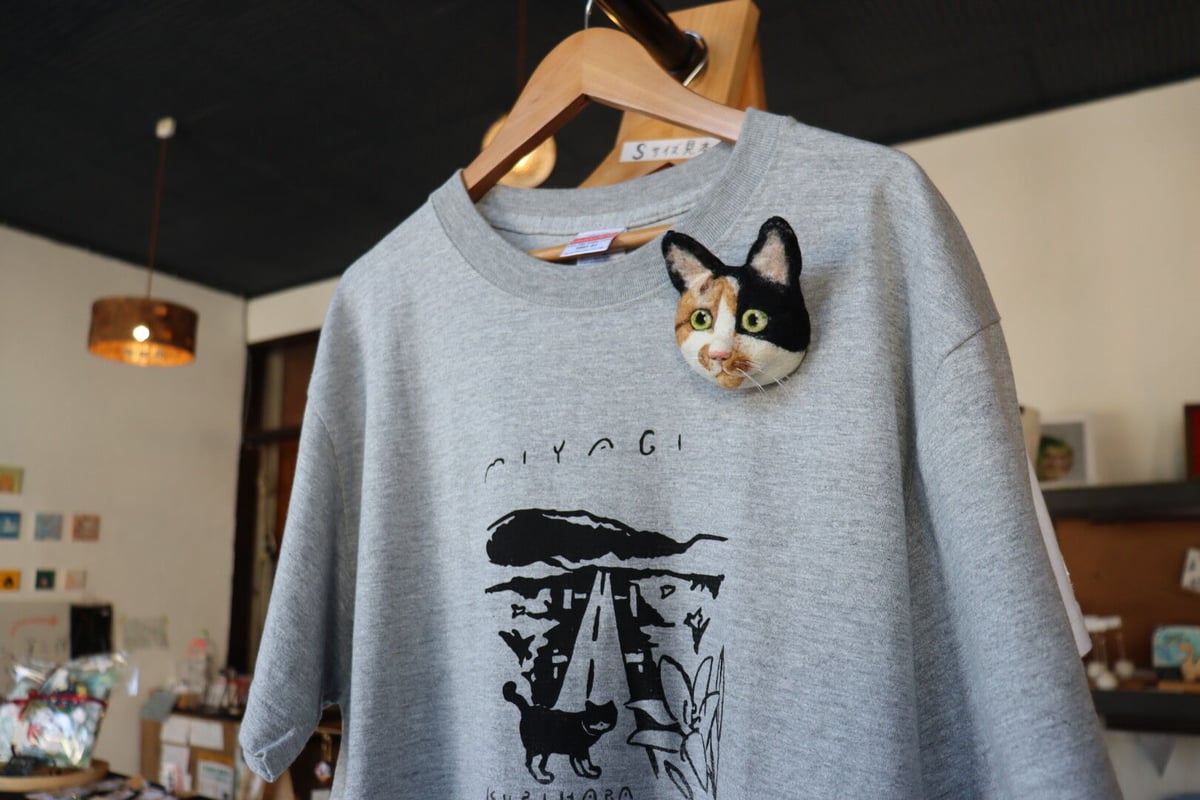 SALE中！］リアルめ猫さんのちょっと大きめブローチ。【三毛猫