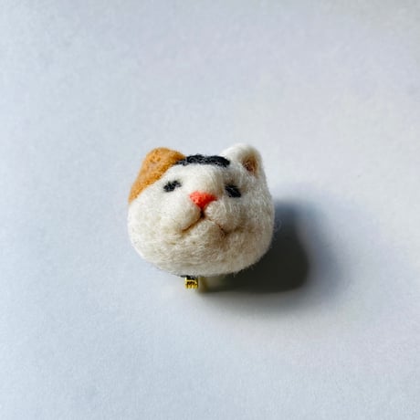 羊毛の猫ちゃんブローチ【三毛猫】