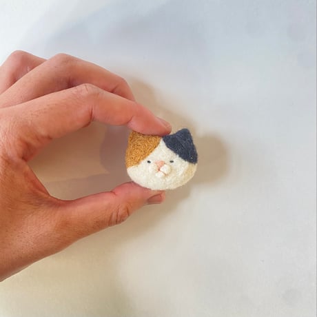 再販！ねこの森雑貨店のねこちゃんブローチ 【みけ】