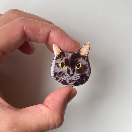 プラ板黒猫さんのブローチ