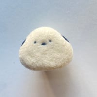 たぷんとしたもっちりシマエナガさんのブローチ