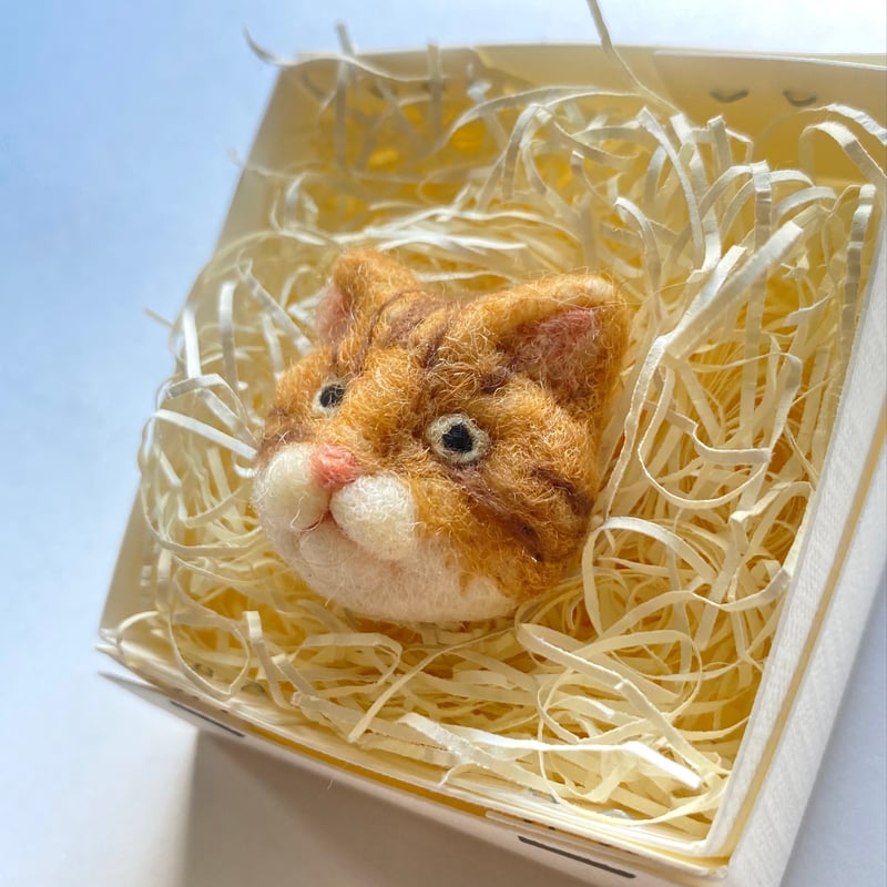 羊毛ねこマグネット【茶白トラ猫】 | ねこの森雑貨店