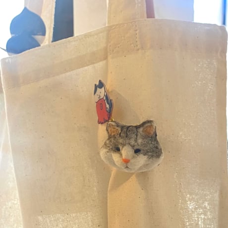 【長毛グレートラさん】羊毛の猫ちゃんブローチ