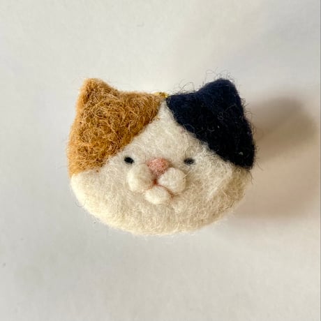 再販！ねこの森雑貨店のねこちゃんブローチ 【みけ】