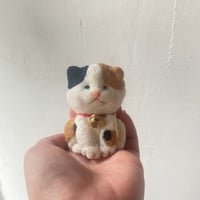 羊毛フェルト手のひら猫マスコット(ミケ)
