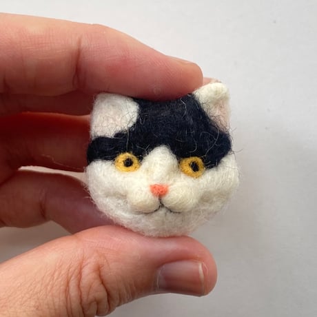 【ナナ】羊毛の猫ちゃんブローチ