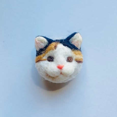 羊毛の猫ちゃんブローチ【三毛ミックス】