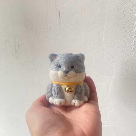 羊毛フェルト手のひら猫マスコット(グレー白)