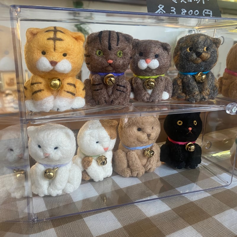 羊毛フェルト手のひら猫マスコット(くろ) | ねこの森雑貨店