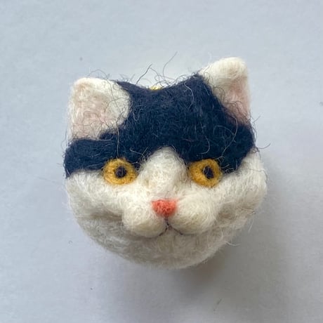 【ナナ】羊毛の猫ちゃんブローチ