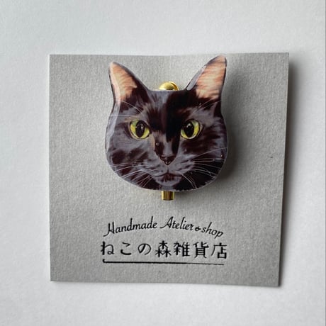 プラ板黒猫さんのブローチ