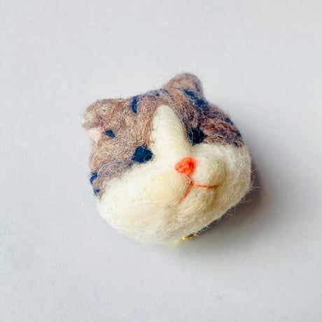 【たれ耳】羊毛フェルトの猫ちゃんブローチ