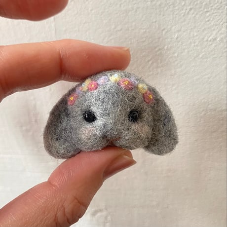 【春限定】花冠うさぎさんのブローチ(13)