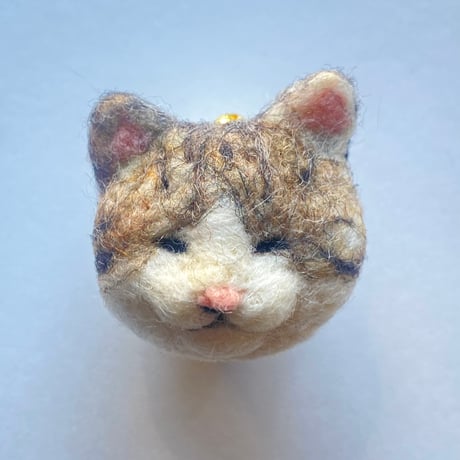 【ボンドちゃん】羊毛の猫ちゃんブローチ