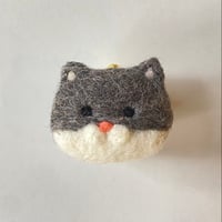 ねこの森雑貨店のねこちゃんブローチ 【ぶち】
