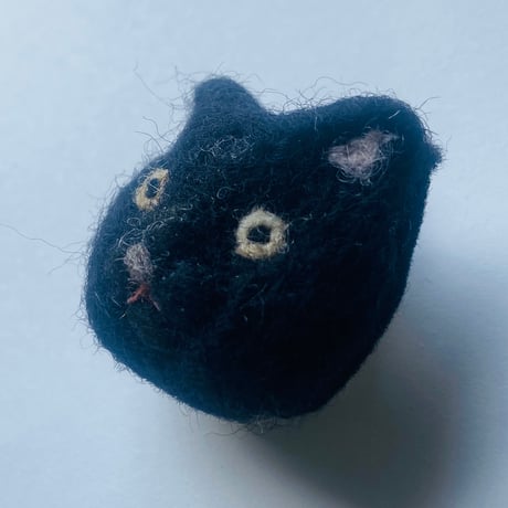 羊毛の猫ちゃんブローチ【黒猫】