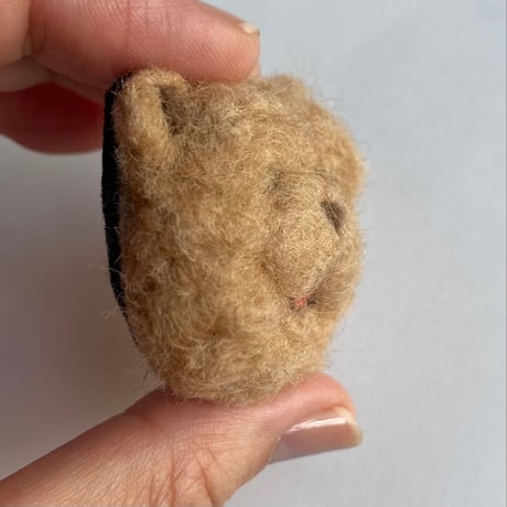 わんちゃんのブローチ 【ベージュチャウチャウ】