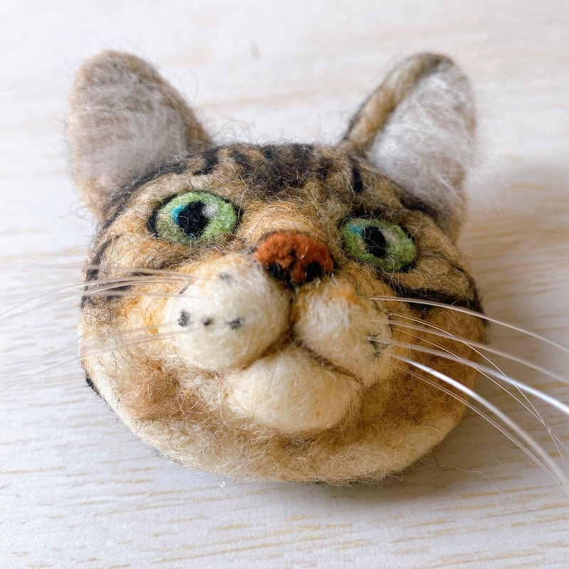 羊毛フェルト バスケット風壁掛け キジ白猫 羊毛フェルト バスケット風