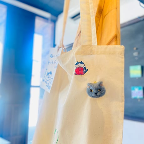 羊毛の猫ちゃんブローチ【グレー】